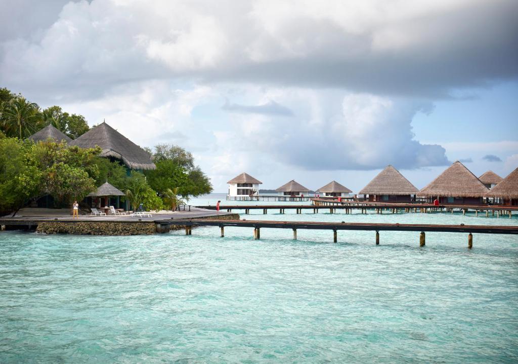 “Experience the Best of Both Worlds: 10 Nights in Abu Dhabi and the Maldives”