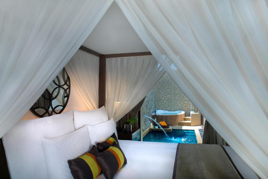 10 NIGHTS. 4 WORLDS. Kuala Lumpur → Cameron Highlands → Banjaran → Penang. price starting from £1,350PP
