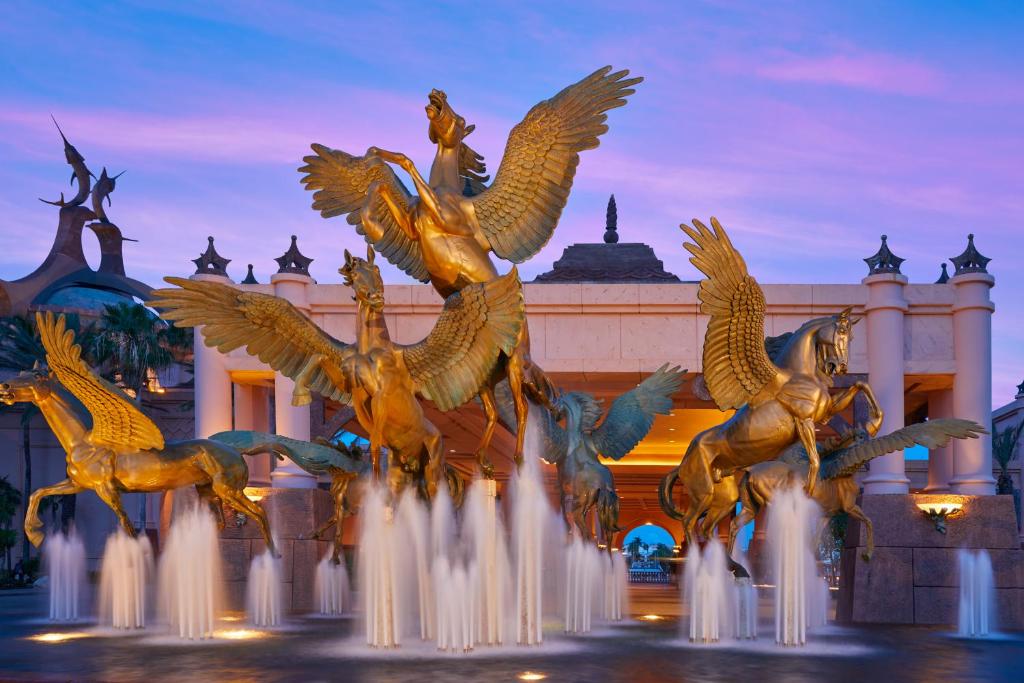 Starry Nights! Your 10 Nights Family Extravaganza in Orlando & Bahamas! Adventure Awaits!