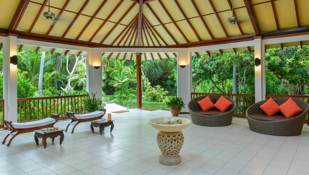 10 Nights Multi-Center holiday break at the Marvelous Maldives & Scintillating Singapore Starting from £1799 pp