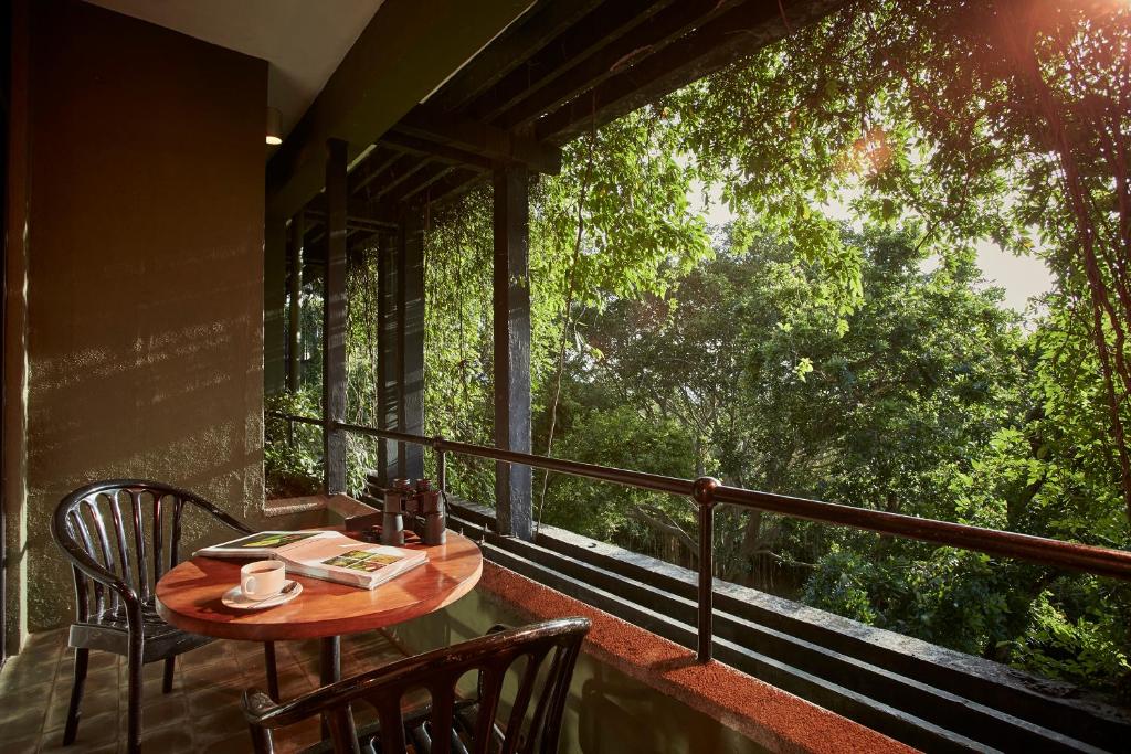 “The Ultimate Tropical Twin Centre Escape: Maldives & Srilanka in 09 Nights.” w/flightsand transfers.