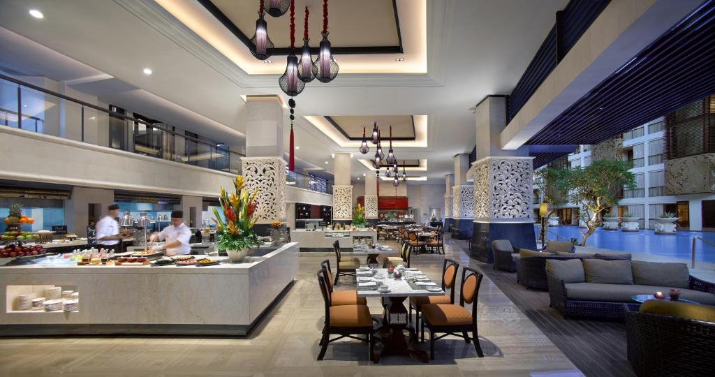 10 Nights Holiday at Trans Resort Bali & Atlantis the Palm with Breakfast