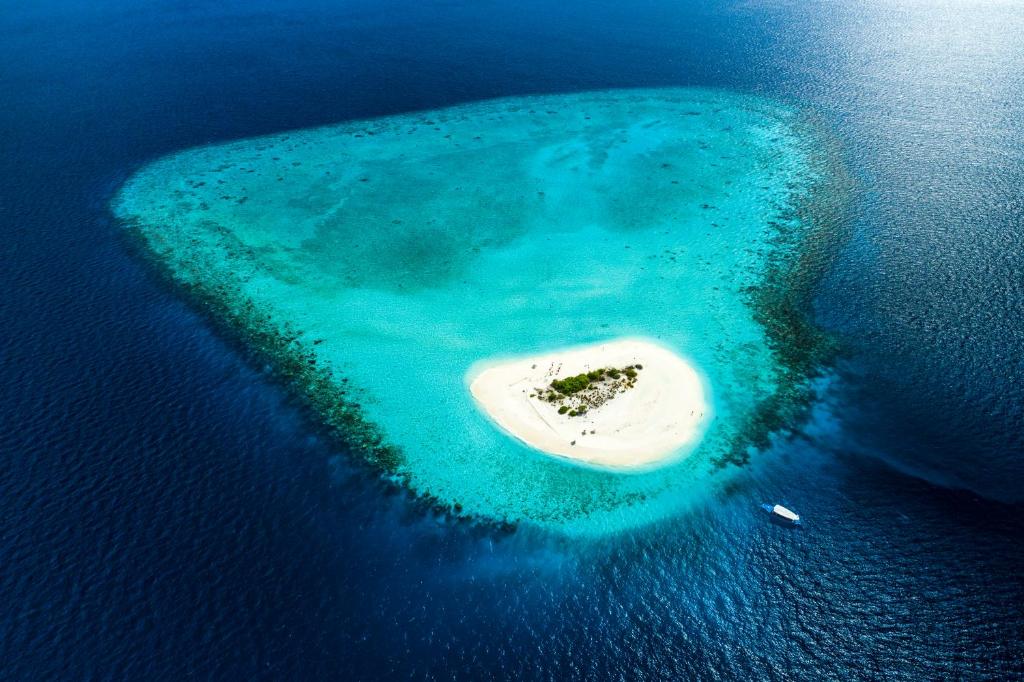 10 Nights Holiday at Mercure Maldives Koddoo & Jumeirah Zabeel Saray with All Inclusive