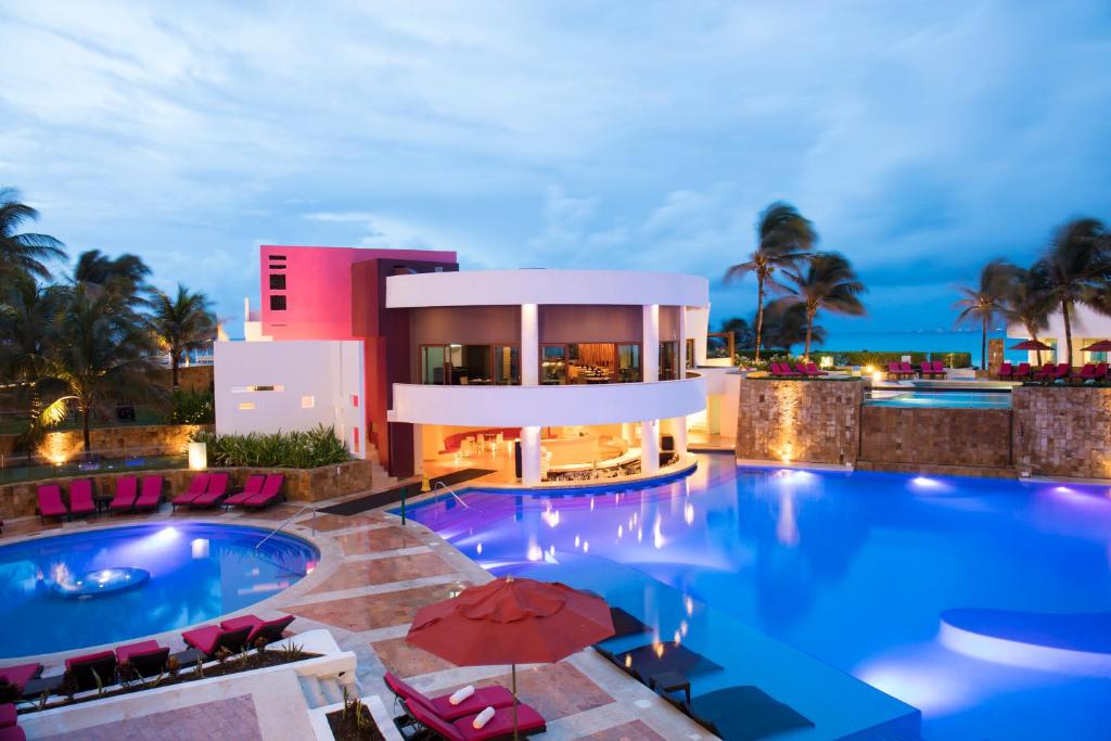 “Double Delight: 10 Nights in Las Vegas & Cancun – A Perfect Fusion of Entertainment and Tropical Paradise” Starting fr. £1999 PP