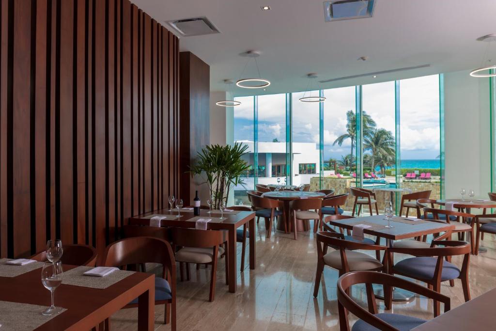 “Double Delight: 10 Nights in Las Vegas & Cancun – A Perfect Fusion of Entertainment and Tropical Paradise” Starting fr. £1999 PP