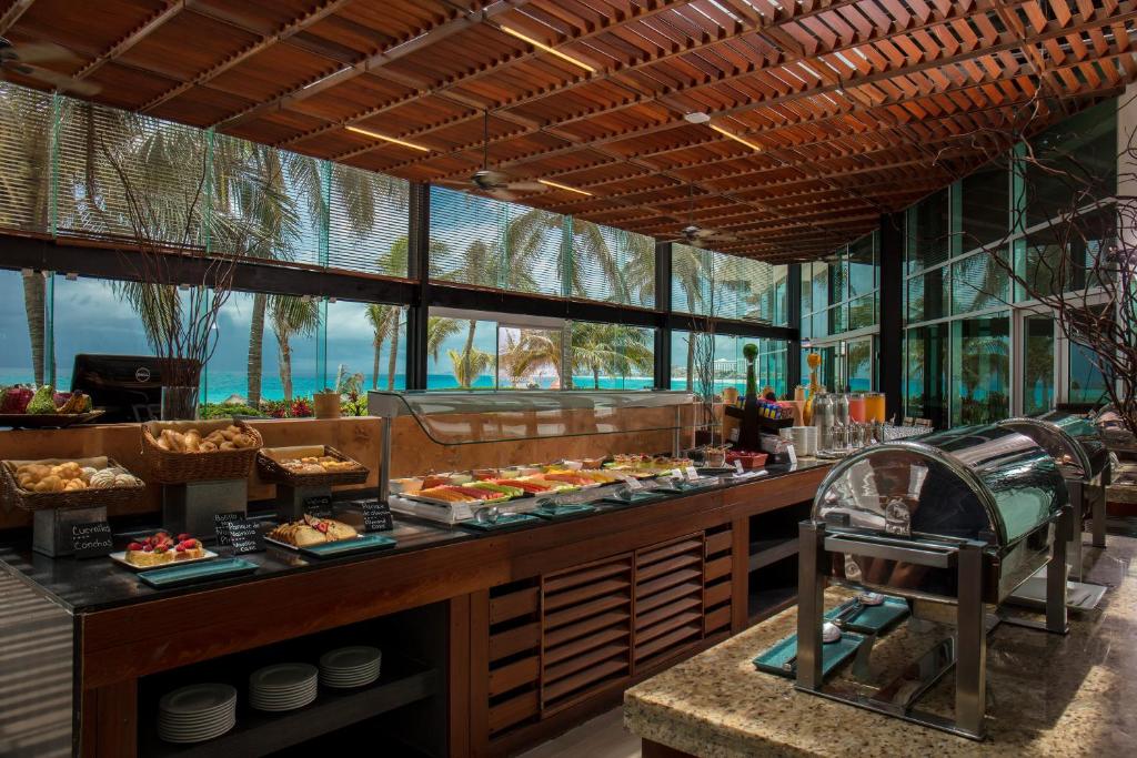 “Double Delight: 10 Nights in Las Vegas & Cancun – A Perfect Fusion of Entertainment and Tropical Paradise” Starting fr. £1999 PP