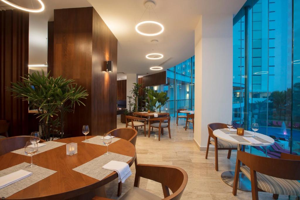 “Double Delight: 10 Nights in Las Vegas & Cancun – A Perfect Fusion of Entertainment and Tropical Paradise” Starting fr. £1999 PP