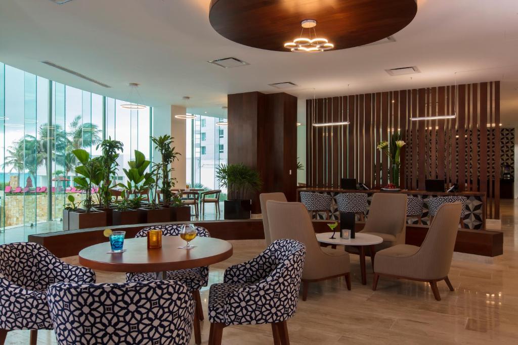 “Double Delight: 10 Nights in Las Vegas & Cancun – A Perfect Fusion of Entertainment and Tropical Paradise” Starting fr. £1999 PP