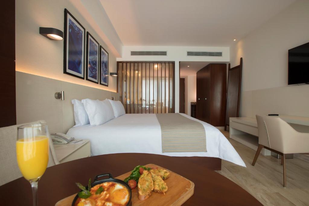 “Double Delight: 10 Nights in Las Vegas & Cancun – A Perfect Fusion of Entertainment and Tropical Paradise” Starting fr. £1999 PP