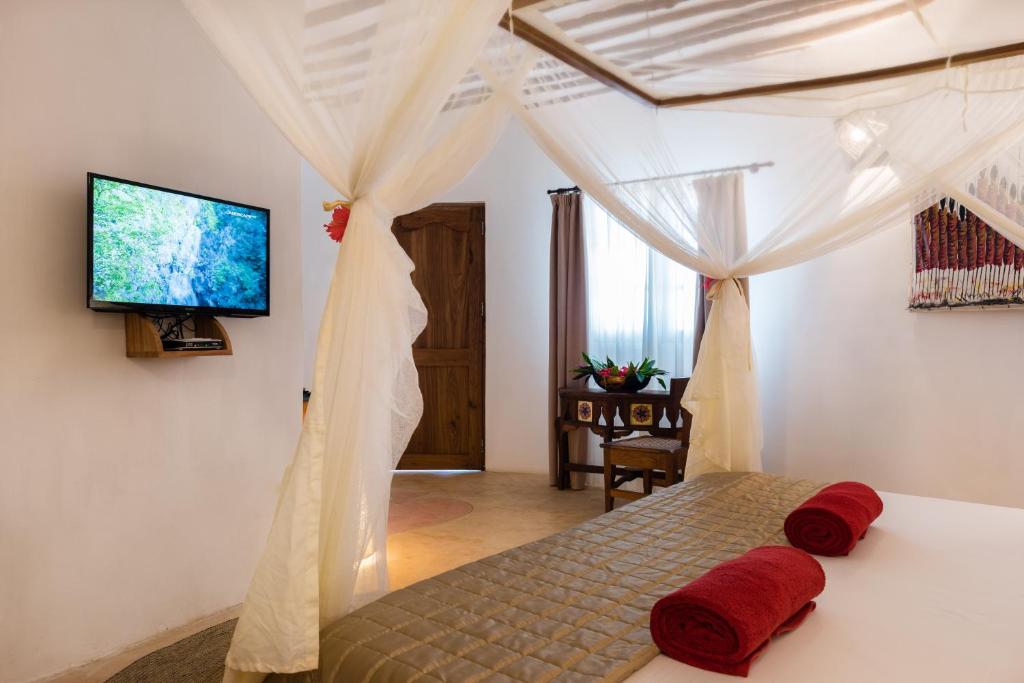 10 Nights From the Dazzling Skylines of Dubai to the Turquoise Shores of Zanzibar Price starting from £1599pp!
