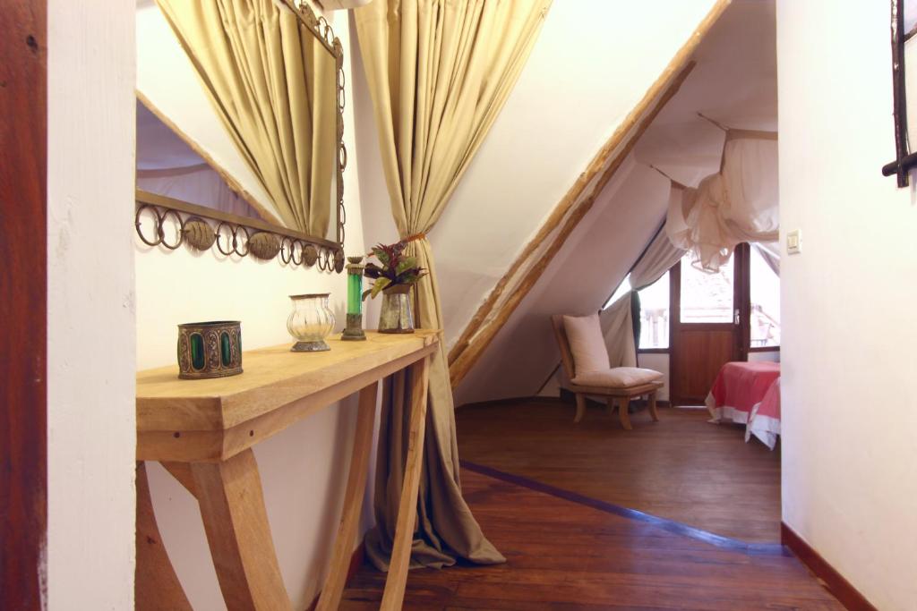 10 Nights From the Dazzling Skylines of Dubai to the Turquoise Shores of Zanzibar Price starting from £1599pp!