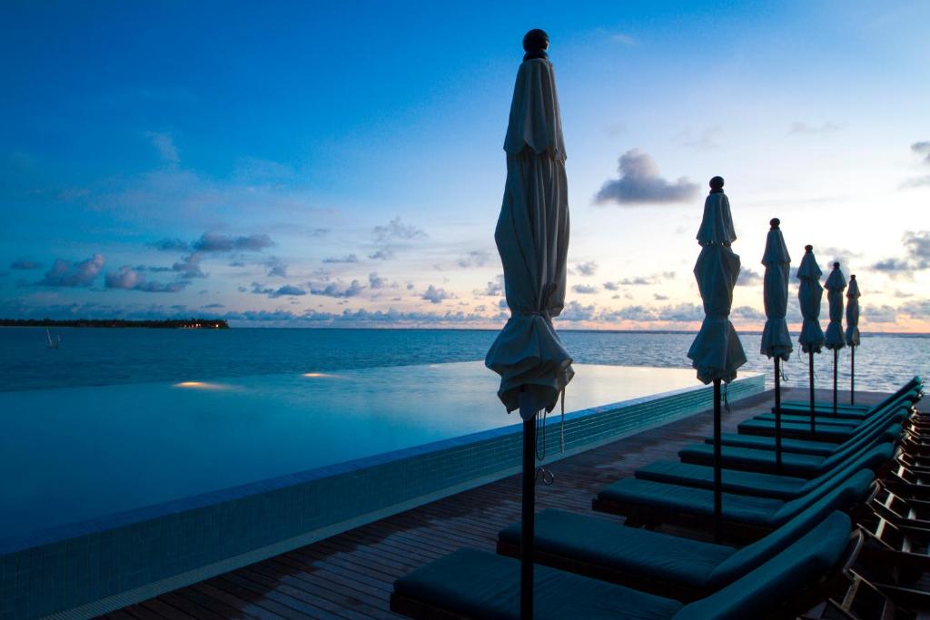 10 Nights Luxury Holiday Trip to Maldives || Dubai Starting from £1,595 pp