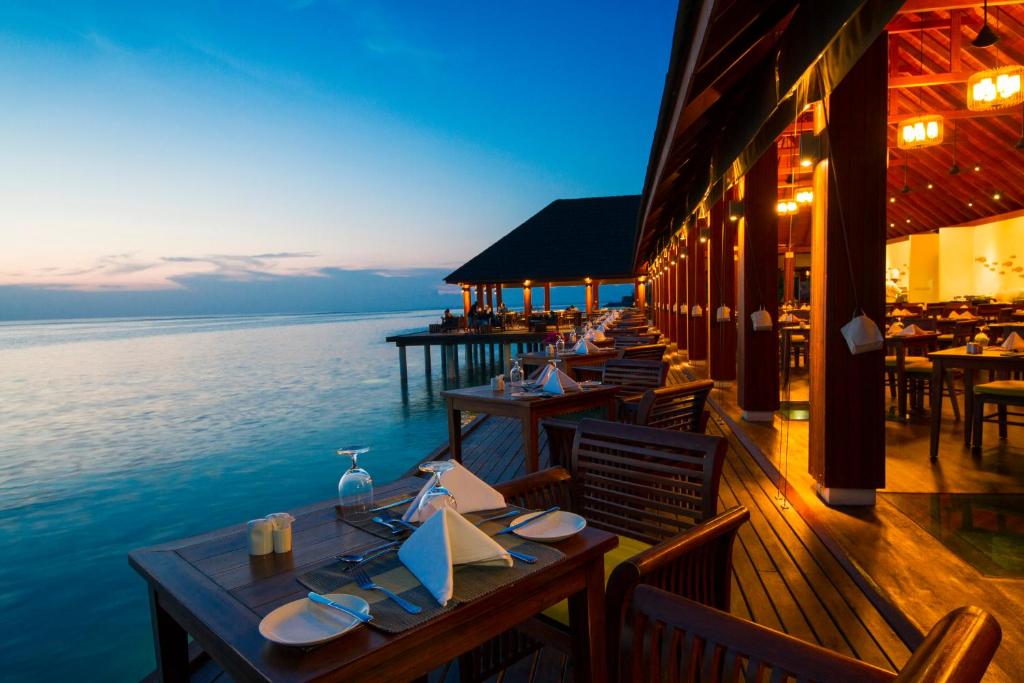 10 Nights Luxury Holiday Trip to Maldives || Dubai Starting from £1,595 pp