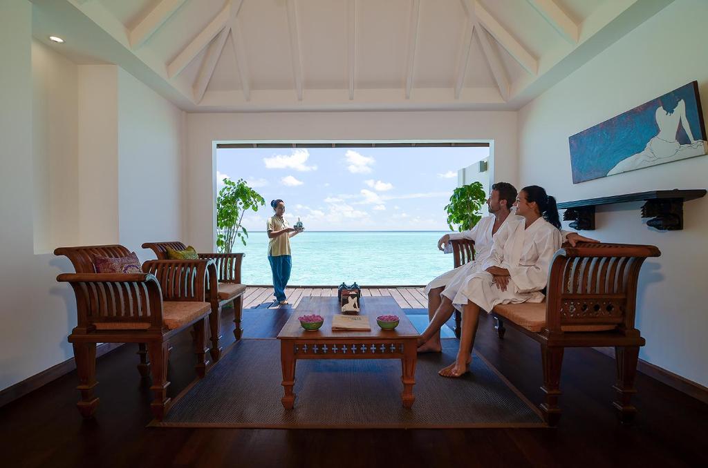 10 Nights Luxury Holiday Trip to Maldives || Dubai Starting from £1,595 pp