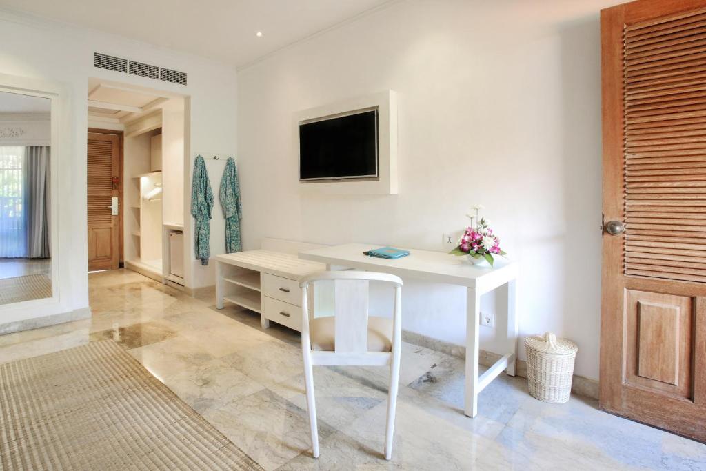 14 Nights Multi-Center Holiday Deal to the Stunning Sites & Beaches of Dubai, Bangkok, Singapore & Bali, to experience the luxury starting from £1469 pp