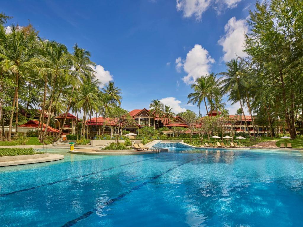 Sun-Kissed Sands and Arabian Nights: Embrace the Magic of Phuket and Dubai on a 10 Night Twin Centre Retreat.