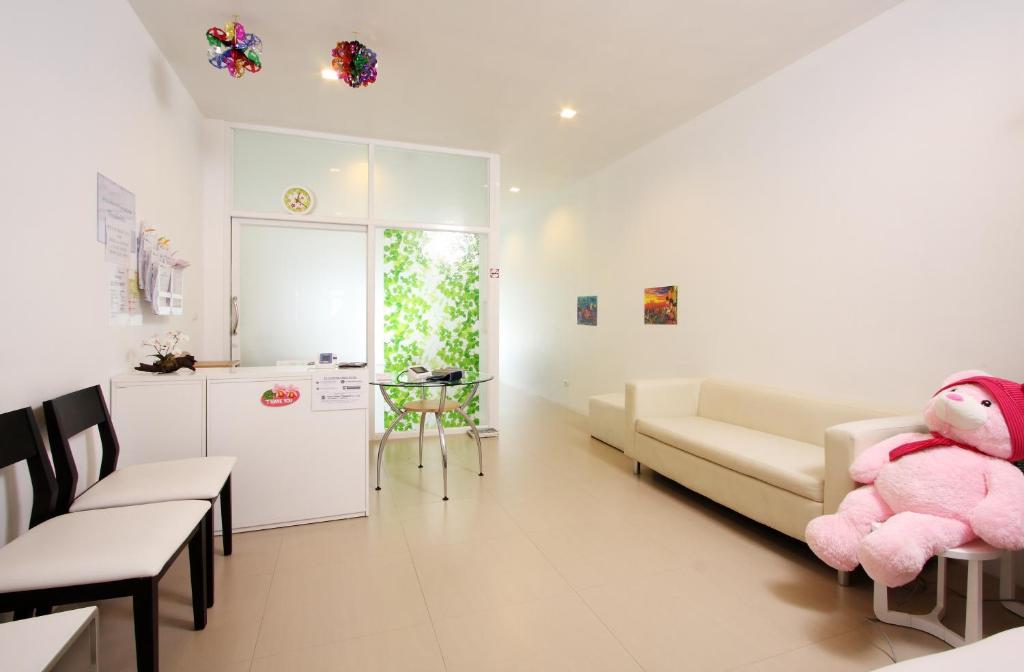 12 Nights Holiday at Bangkok, Krabi, Phi Phi Island & Phuket with Breakfast