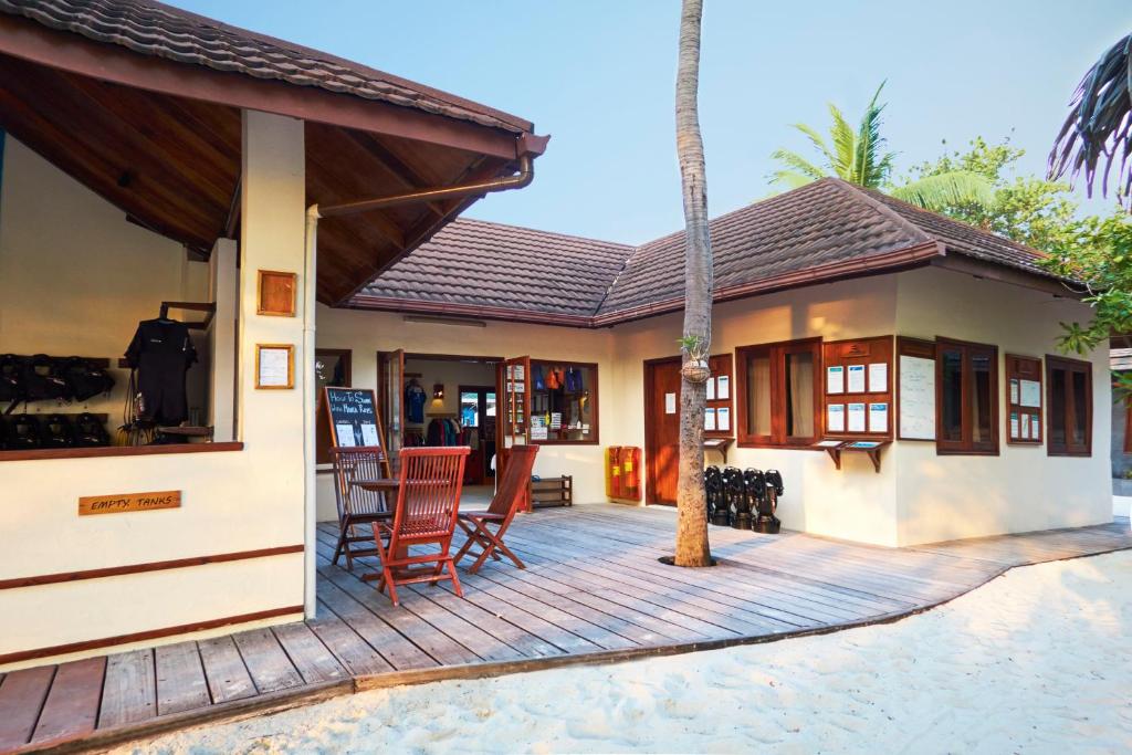 09 Nights Holiday at Komandoo Island Resort & Spa And JA Ocean View With Beach Villa
