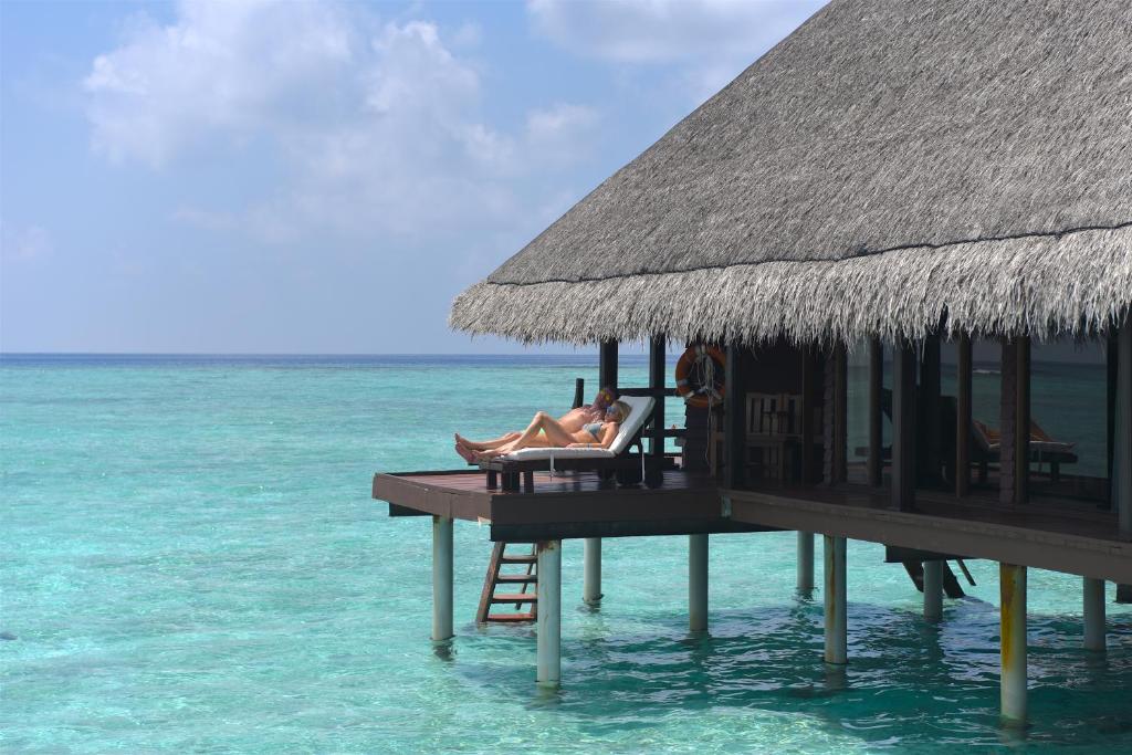 “Experience the Best of Both Worlds: 10 Nights in Abu Dhabi and the Maldives”