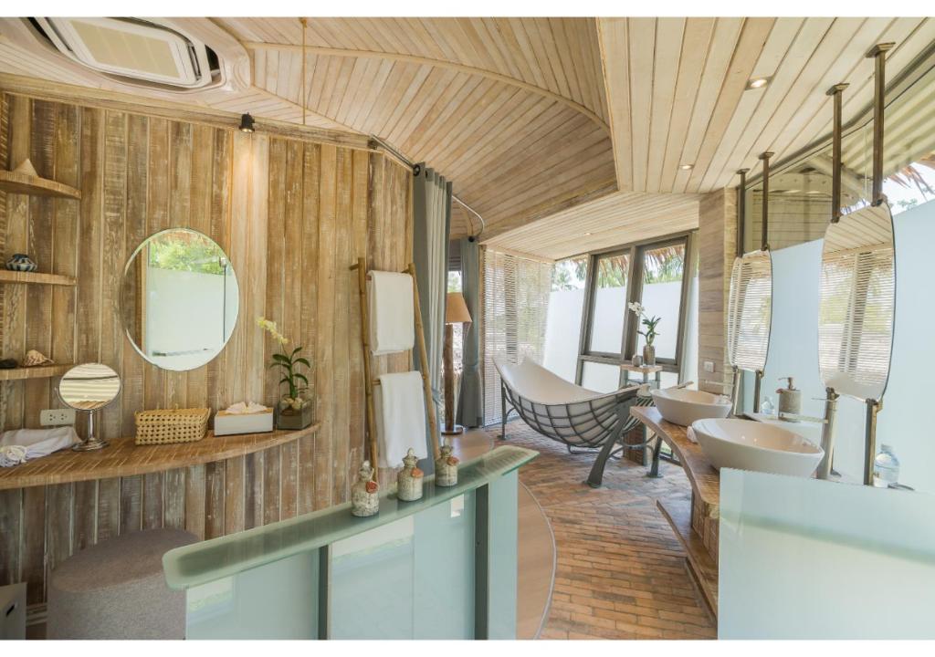 12 NIghts Holiday Deal at Koh Yao, Krabi & Bangkok with Breakfast