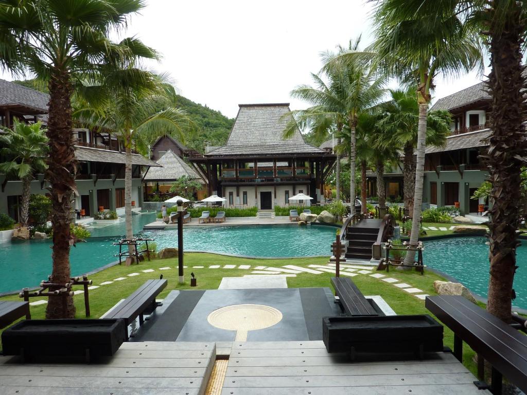 Experience the Best of Thailand – 09 Nights in Mai Samui Resort & Spa and Century Park Bangkok, w/flight & Transfers