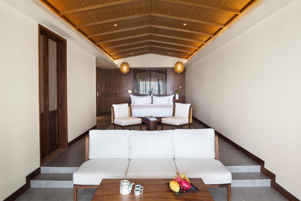 Discover the best of Vietnam and Cambodia with 12 nights of luxury for £1549pp – Silverland Sakyo, Dusit Princess Moonrise & White Mansion Legend await – accommodation and transfers included