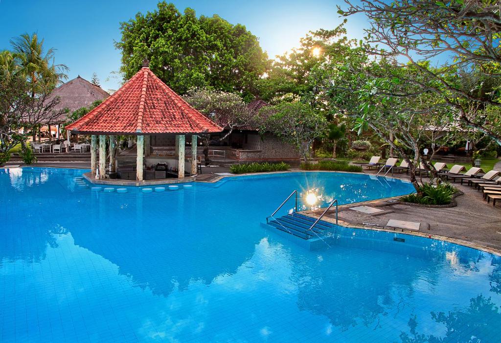 14 Nights Multi-Center Holiday Deal to the Stunning Sites & Beaches of Dubai, Bangkok, Singapore & Bali, to experience the luxury starting from £1469 pp