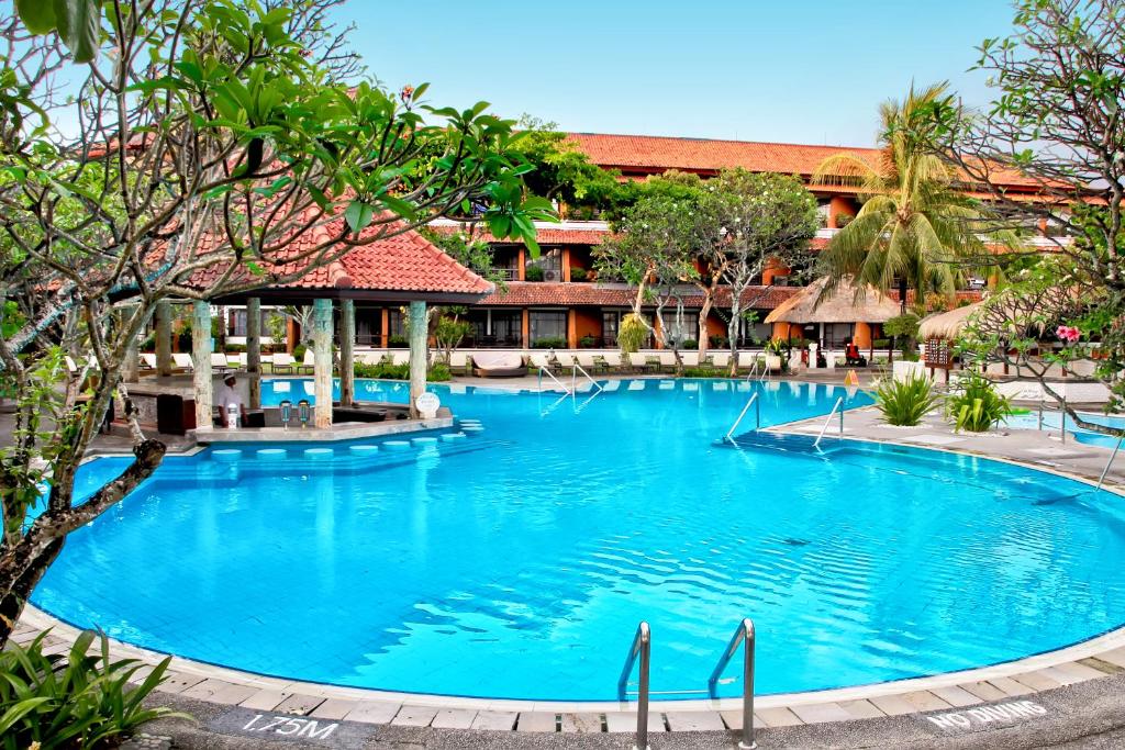 14 Nights Multi-Center Holiday Deal to the Stunning Sites & Beaches of Dubai, Bangkok, Singapore & Bali, to experience the luxury starting from £1469 pp