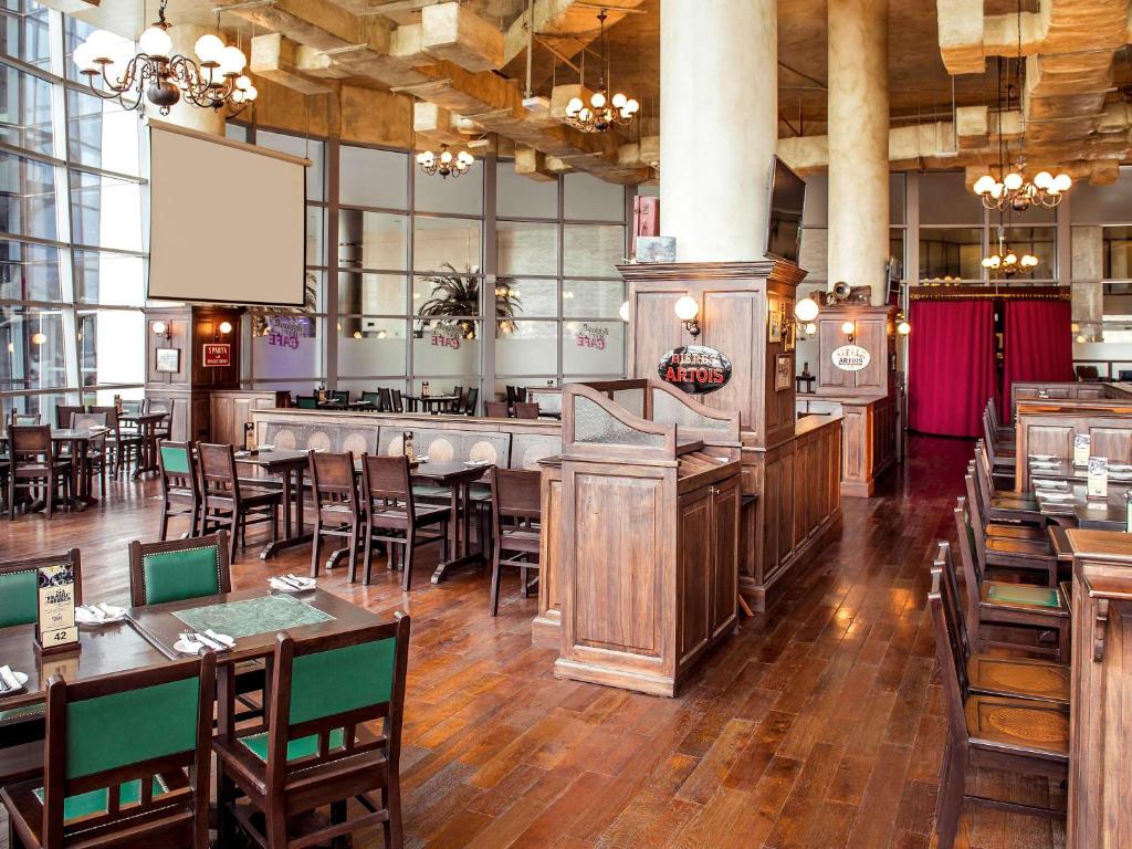 “Experience the Best of Both Worlds: 10 Nights in Abu Dhabi and the Maldives”