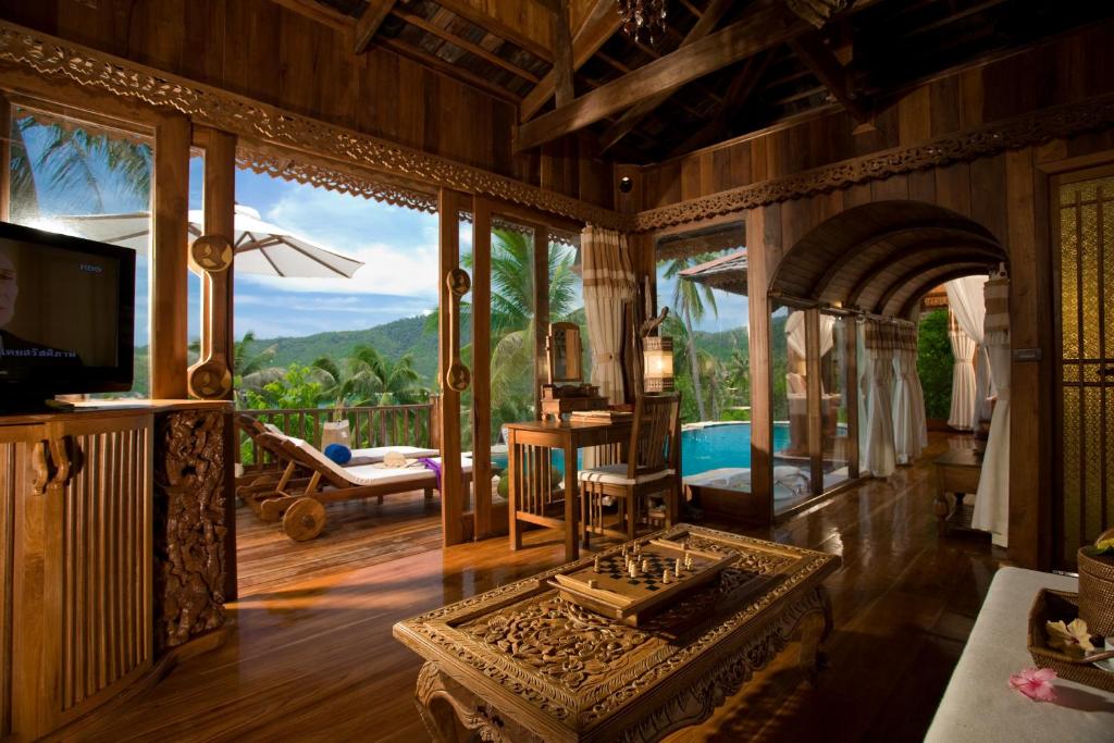 10 Nights Escape to Paradise: Unforgetable Full Moon Party Getaway in Koh Samui & Koh Phangan! For just £1,399pp!