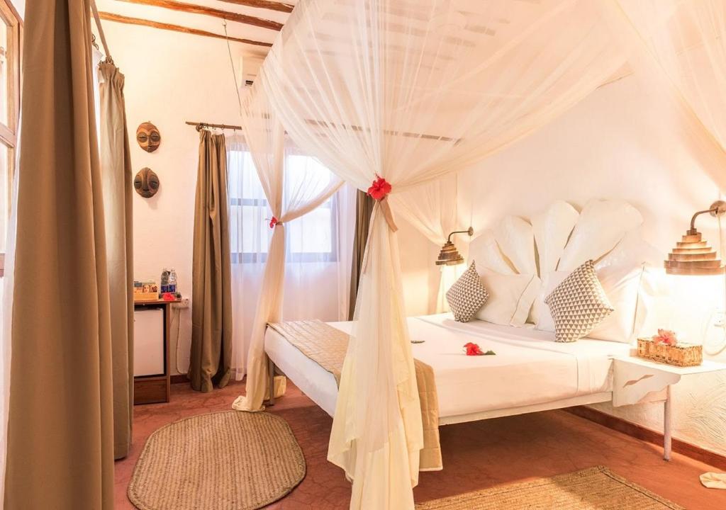10 Nights From the Dazzling Skylines of Dubai to the Turquoise Shores of Zanzibar Price starting from £1599pp!