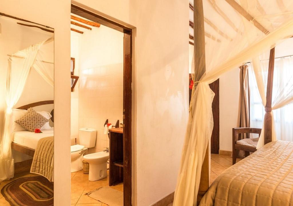 10 Nights From the Dazzling Skylines of Dubai to the Turquoise Shores of Zanzibar Price starting from £1599pp!