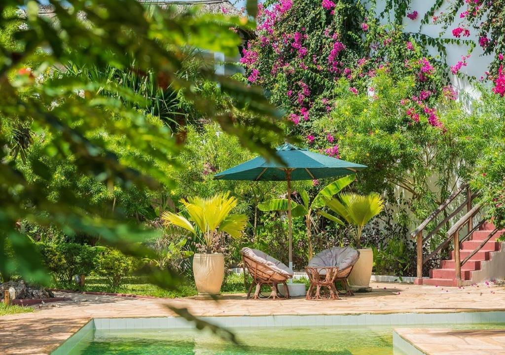 10 Nights From the Dazzling Skylines of Dubai to the Turquoise Shores of Zanzibar Price starting from £1599pp!