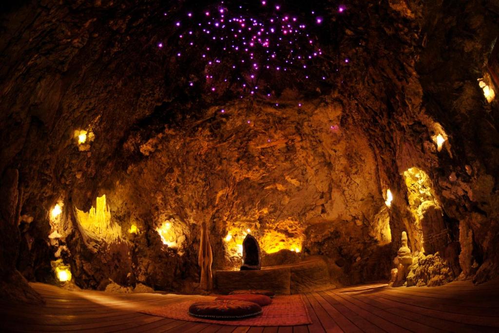 10 NIGHTS. 4 WORLDS. Kuala Lumpur → Cameron Highlands → Banjaran → Penang. price starting from £1,350PP