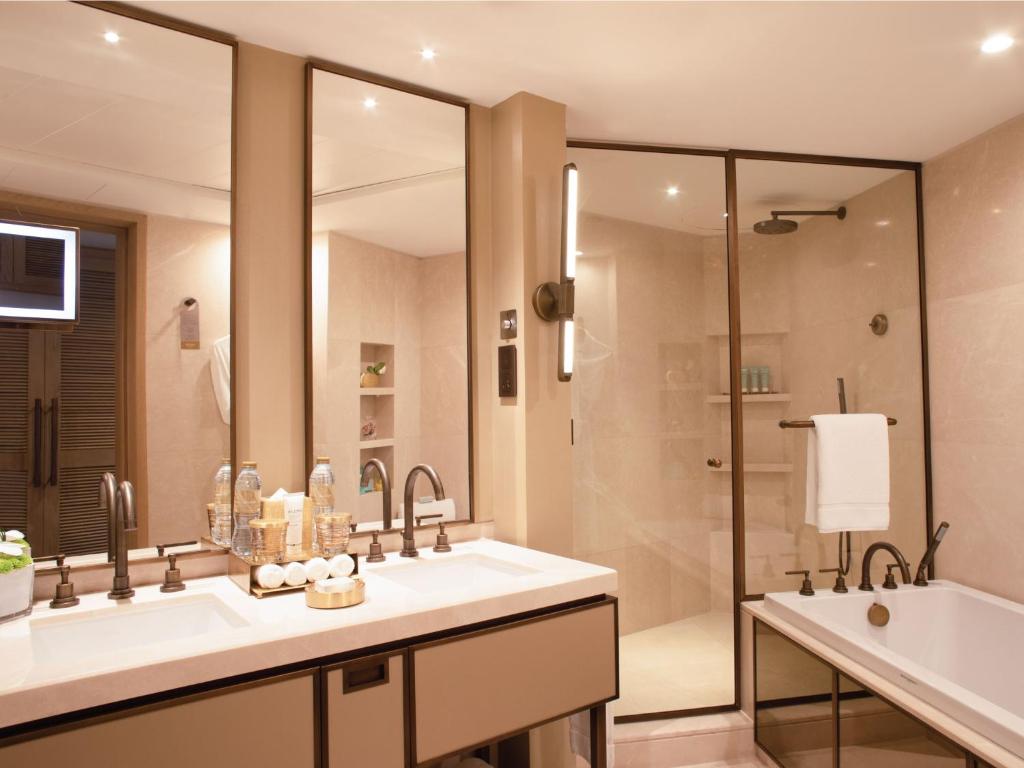 10 Nights of Unmatched Luxury Dubai Elegance Meets Maldivian Paradise Free Upgrade to Lagoon Villa + Pool & SLide with 24 Hour Premium All-Inclusive Benefits Only in £2999/PP