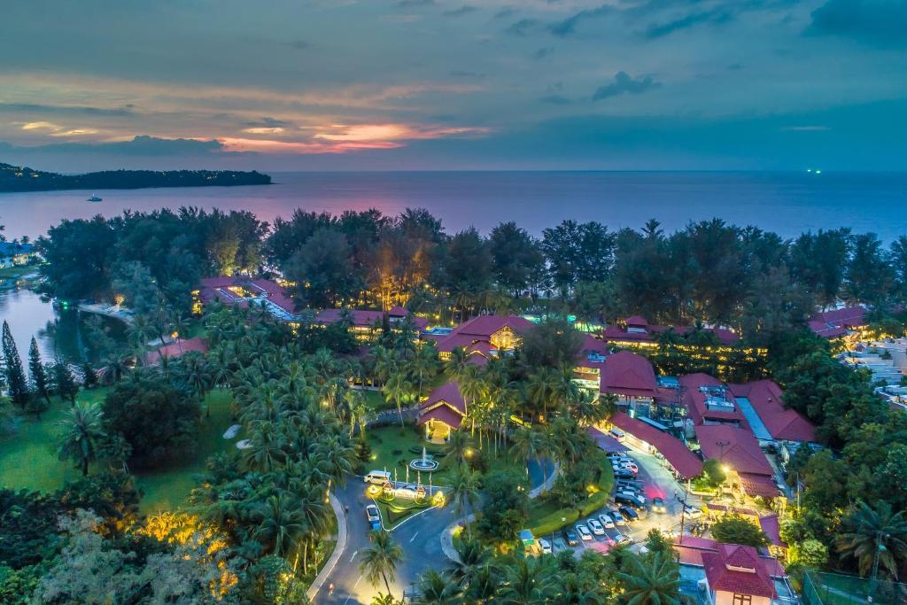 Sun-Kissed Sands and Arabian Nights: Embrace the Magic of Phuket and Dubai on a 10 Night Twin Centre Retreat.