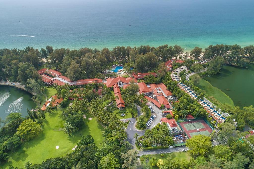 Sun-Kissed Sands and Arabian Nights: Embrace the Magic of Phuket and Dubai on a 10 Night Twin Centre Retreat.