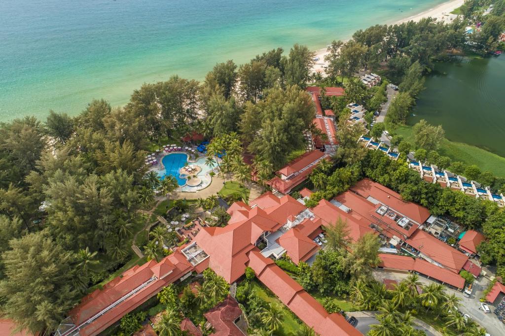 Sun-Kissed Sands and Arabian Nights: Embrace the Magic of Phuket and Dubai on a 10 Night Twin Centre Retreat.