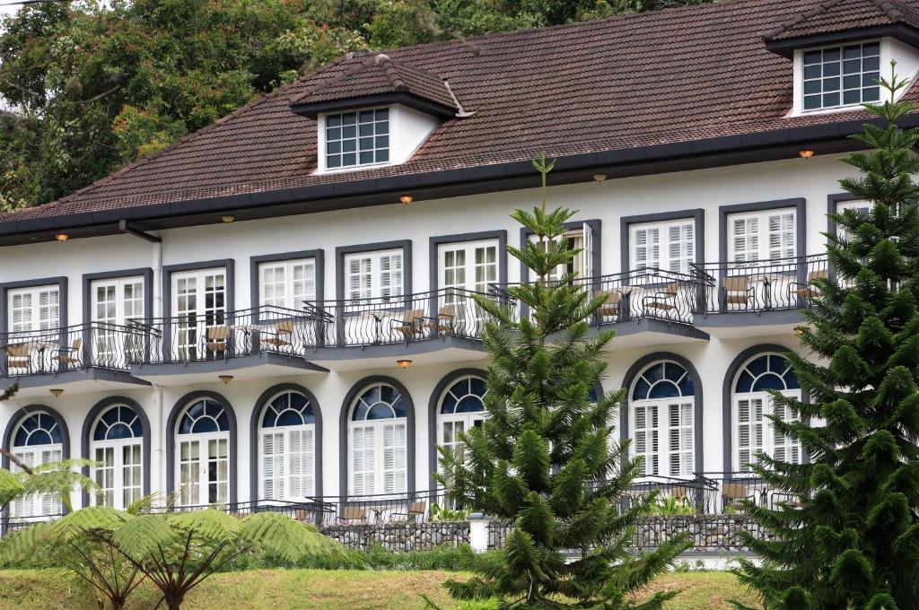 10 NIGHTS. 4 WORLDS. Kuala Lumpur → Cameron Highlands → Banjaran → Penang. price starting from £1,350PP