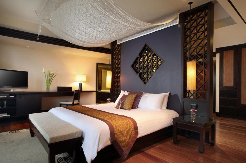 Sun-Kissed Sands and Arabian Nights: Embrace the Magic of Phuket and Dubai on a 10 Night Twin Centre Retreat.