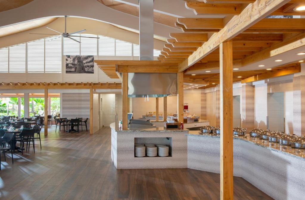 Dream Vacation Getaway: 07 Nights in St. James’s Club Antigua – All Inclusive Luxury