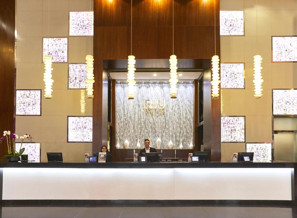 10 Nights Holiday at Iceland, Niagara Falls, and New york