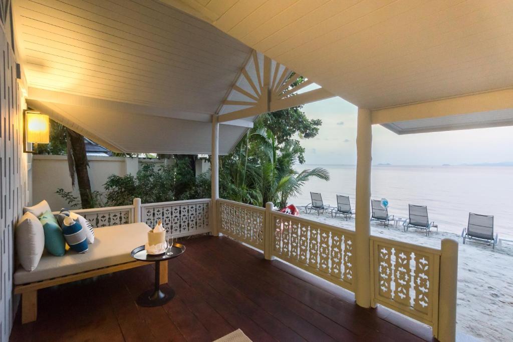 PHUKET KHAO LAK KOH YAO NOI KRABI 28 NIGHTS FROM £1,849PP £49PP DEPOSIT 4 TOP-RATED RESORTS • FLIGHTS • TRANSFERS • BAGGAGE INCLUDED