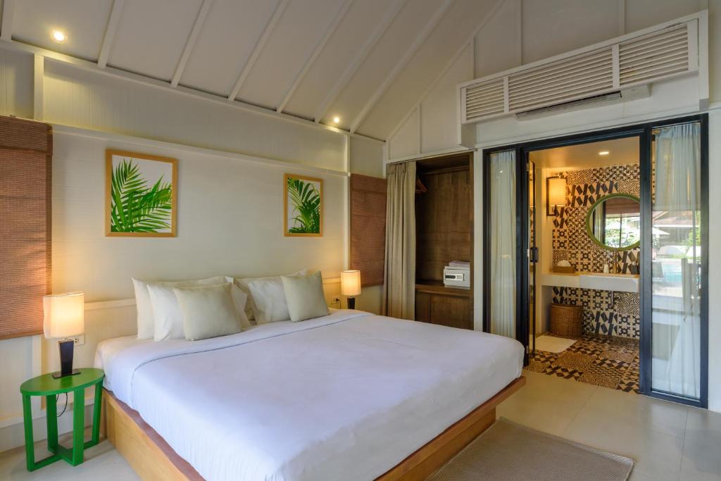 PHUKET KHAO LAK KOH YAO NOI KRABI 28 NIGHTS FROM £1,849PP £49PP DEPOSIT 4 TOP-RATED RESORTS • FLIGHTS • TRANSFERS • BAGGAGE INCLUDED