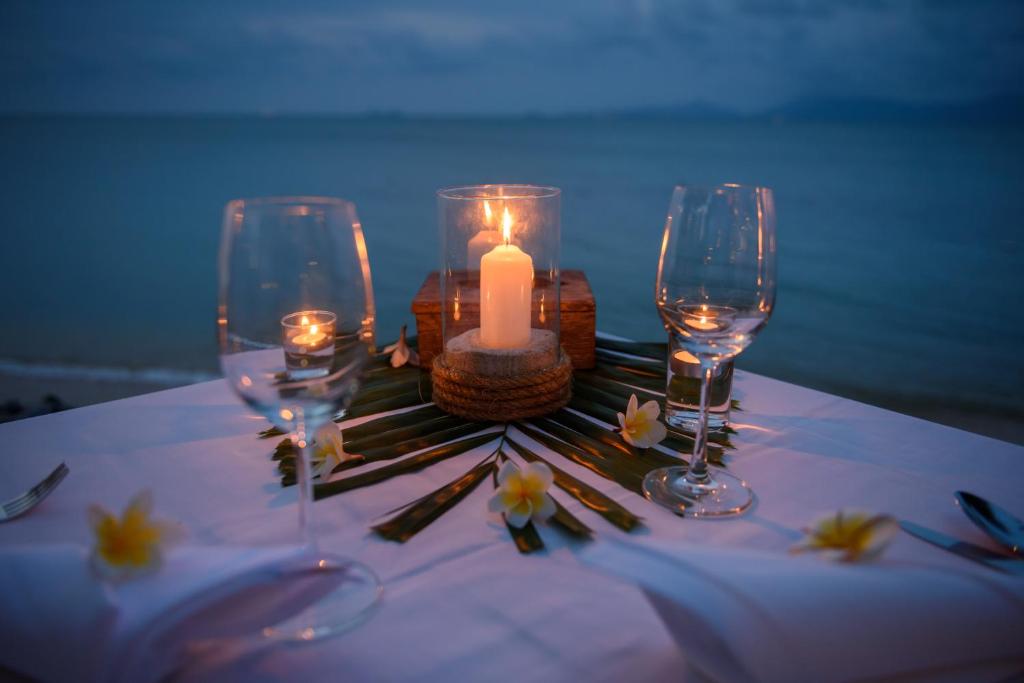 PHUKET KHAO LAK KOH YAO NOI KRABI 28 NIGHTS FROM £1,849PP £49PP DEPOSIT 4 TOP-RATED RESORTS • FLIGHTS • TRANSFERS • BAGGAGE INCLUDED
