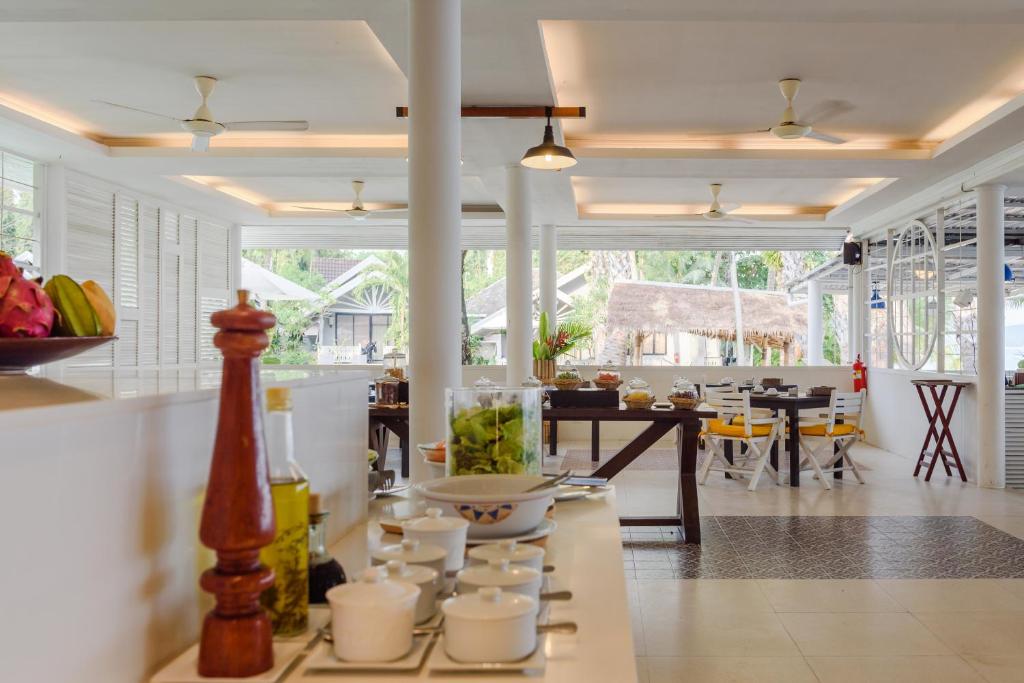 PHUKET KHAO LAK KOH YAO NOI KRABI 28 NIGHTS FROM £1,849PP £49PP DEPOSIT 4 TOP-RATED RESORTS • FLIGHTS • TRANSFERS • BAGGAGE INCLUDED