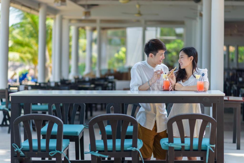 PHUKET KHAO LAK KOH YAO NOI KRABI 28 NIGHTS FROM £1,849PP £49PP DEPOSIT 4 TOP-RATED RESORTS • FLIGHTS • TRANSFERS • BAGGAGE INCLUDED