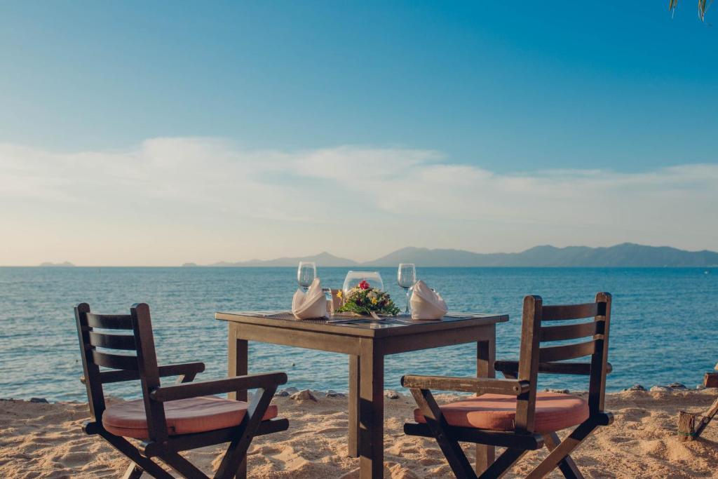 PHUKET KHAO LAK KOH YAO NOI KRABI 28 NIGHTS FROM £1,849PP £49PP DEPOSIT 4 TOP-RATED RESORTS • FLIGHTS • TRANSFERS • BAGGAGE INCLUDED