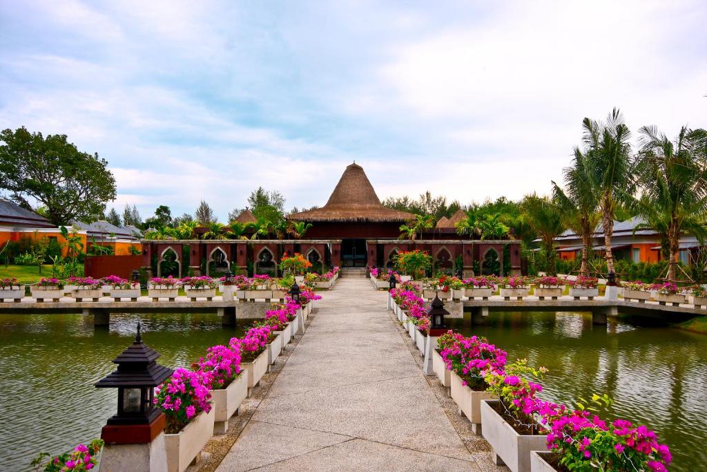 Long 21 Nights of Opulence in Beyond Khao Lak, Centara Kata Phuket & Dusit Thani Krabi w/flights & transfers