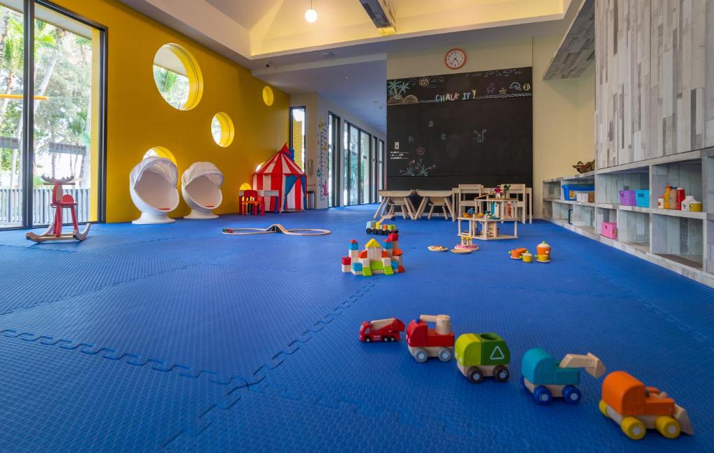 Long 21 Nights of Opulence in Beyond Khao Lak, Centara Kata Phuket & Dusit Thani Krabi w/flights & transfers